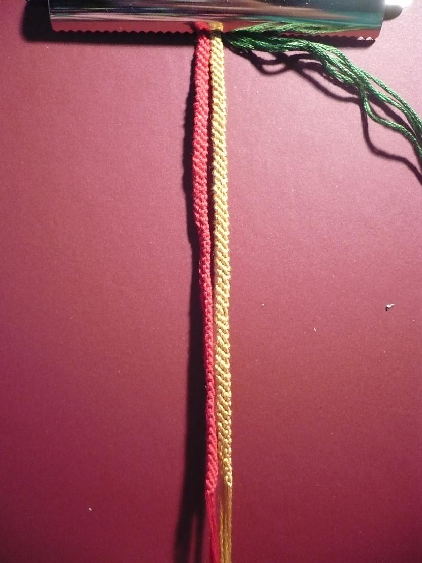 pavicinam burvju nūjiņu un bam... Autors: Fosilija Friendship Bracelets:Kā uztaisīt thin multicolor bands?