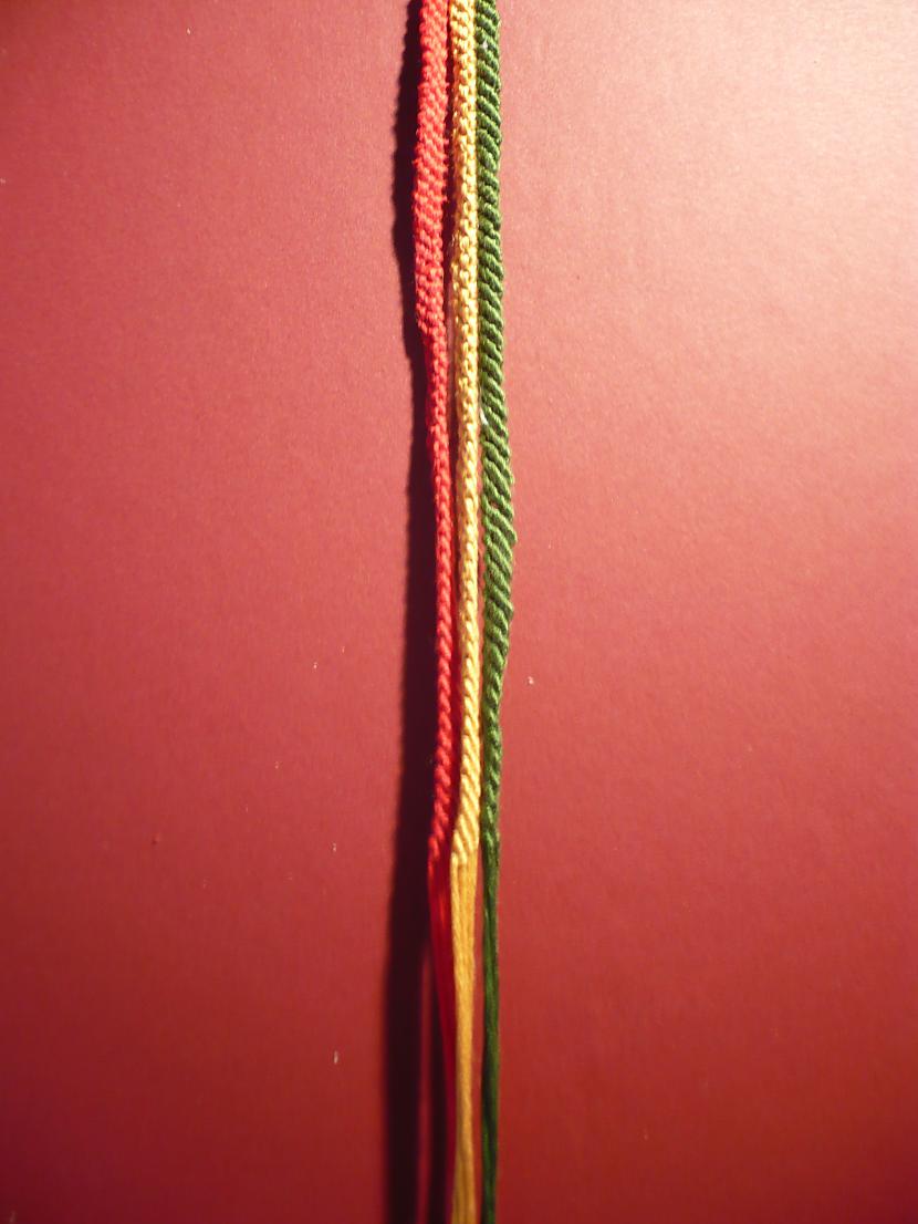  bam ir gatavs arī zaļais Autors: Fosilija Friendship Bracelets:Kā uztaisīt thin multicolor bands?