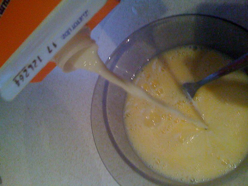 Tad pielejam nedaudz pienu uz... Autors: kruuz Ma omlette du fromage