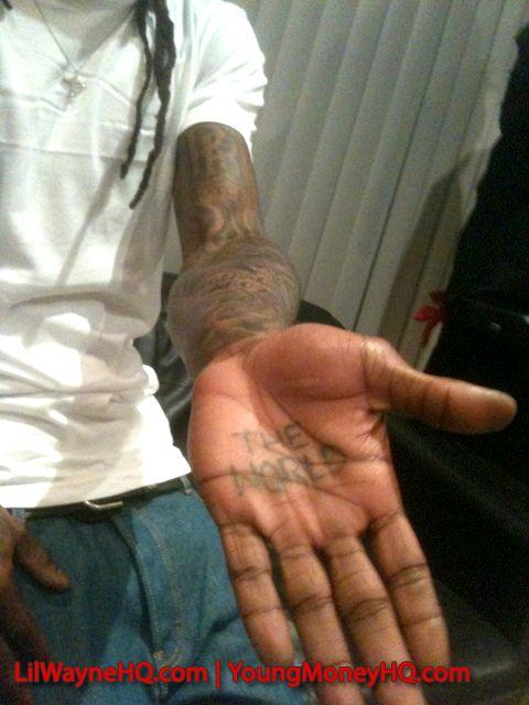 The World tattoo on his palm... Autors: Chiko1 Lil Wayne Tattoo Nozīmes ( ENG)