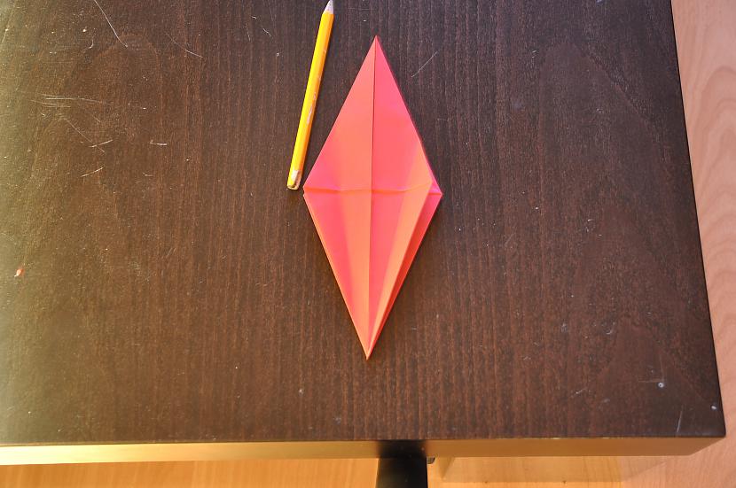 Tagad locīsim malas līdz vidum... Autors: The Anarchist StepByStep: Origami Dzērve