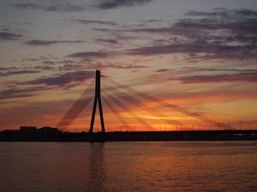 Vanšu tilts ir slīpsaišu tilts... Autors: jaunaisgads Latvijas ainavas 2