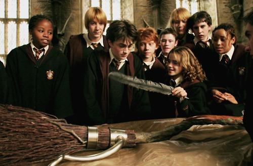  Autors: HeyHo Harry Potter**)