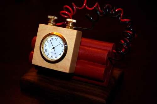 Nu lūk mūsu pulkstenis... Autors: LielaisLempis Izveido sev oriģinālu pulksteni.