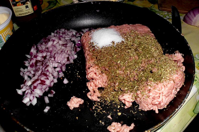 Metam pannā malto gaļu kapātu... Autors: Fosilija Kā pagatavot "Čili picas" aso zupiņu.