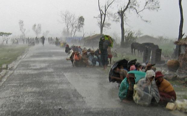 Cyclone Nargis victims huddle... Autors: Theinfernoisrefuge Photo (part 1 of 3)