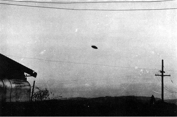 May 11 1950    McMinnville... Autors: posts UFO Photographs 1910-2008