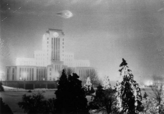 1937    Vancouver BC Canada Autors: posts UFO Photographs 1910-2008