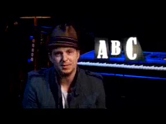Raiens Tedders no OneRepublic piedalās ABC reklāmā.