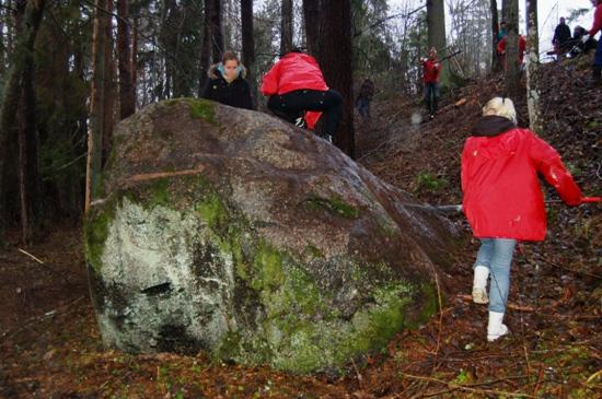 wwwizglabsimlv Autors: Izglabsim Valkā attīra divus dižakmeņus