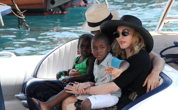 Madonna039s brīnišķīgie... Autors: princeSS Celebs Who've Adopted Kids