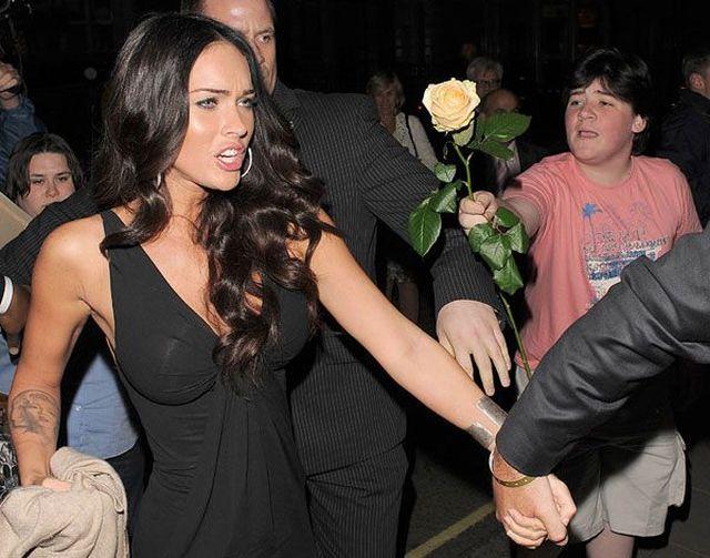 Megan Fox Rejects Rose Boy Autors: artyrs Smieklīgākā slavenības bilde 2009