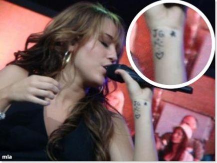 JGMC LOVE henna Autors: nomadaa Miley Cyrus tikusi pie ilgi kārotā.