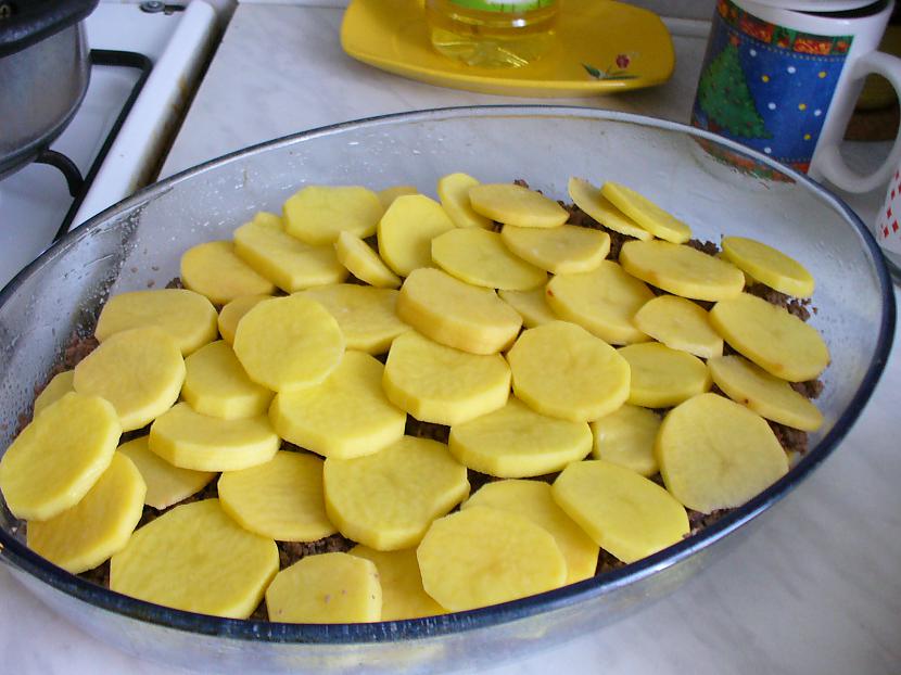 Tad otru kārtu ar kartupeļu... Autors: RZelts Kartupeļu sacepums