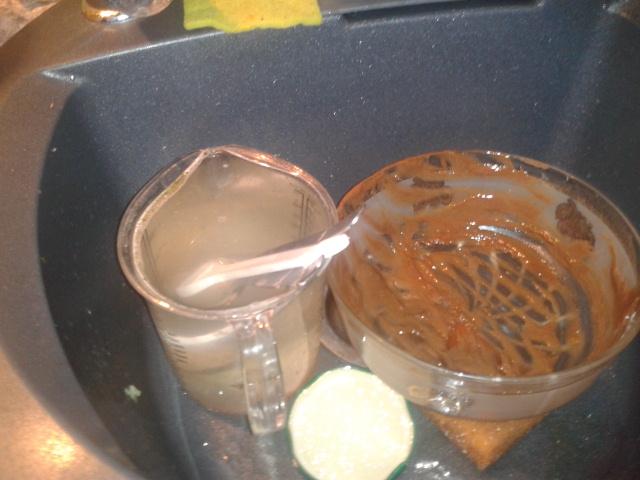 saliekam netīros traukus... Autors: ķengaroo Šokolādes kēks
