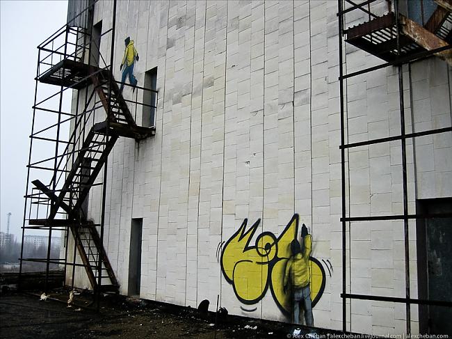  Autors: Nikolajs Nerušs Graffiti mirušajā pilsētā