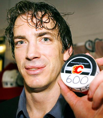 Spēlē pret Kalgarī Flames guva... Autors: SurikaatsLV Joe Sakic #19