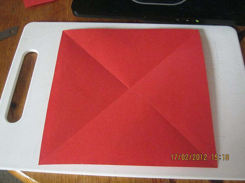 viss kas mums vajadzīgs ir... Autors: xo xo gossip girl Origamī kastīte-soli pa solītim ^^