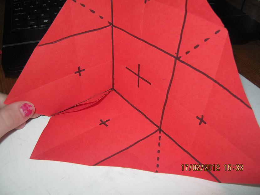 pagāzam uz sāniem Autors: xo xo gossip girl Origamī kastīte-soli pa solītim ^^