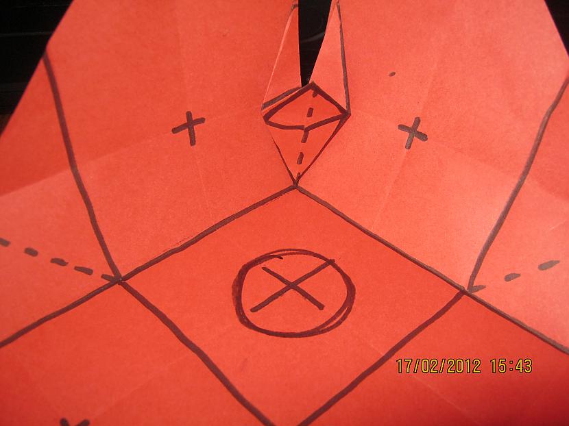 tad paceļam uz auscaronu Autors: xo xo gossip girl Origamī kastīte-soli pa solītim ^^