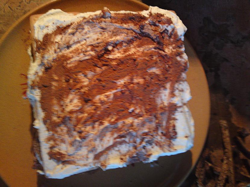 Uzkaisām nedaudz kakao vai... Autors: allaroundme Kārtainā cepumu torte nedaudz latviskā garā