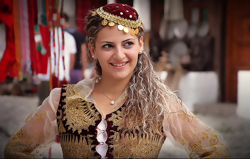 7Par pirmo kāzu nakti Albānijā... Autors: babbydevil 10 fakti par pasaules kāzu tradīcijām