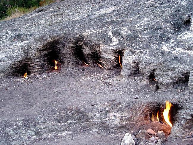  Autors: Fosilija Uguns, kas deg jau 6000 gadu