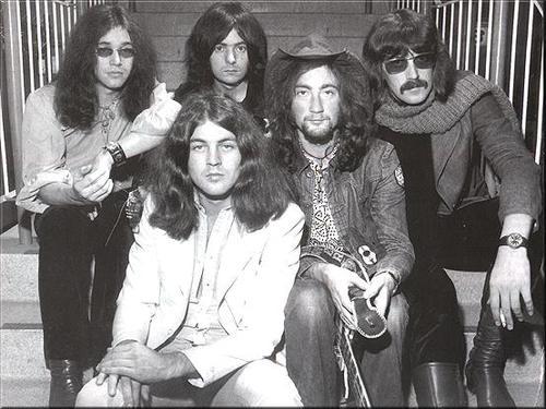 Deep Purple  Smoke on the... Autors: member berrie #3 Dziesmas,kas mainīja mūzikas pasauli