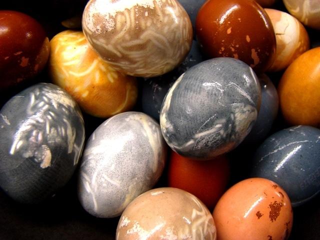 Lai labāk turētos krāsa Pirms... Autors: Fosilija Kā krāsot olas!?