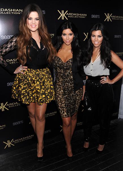 The Kardashian Sisters Kim... Autors: luvazhels Slavenie Trio!!!