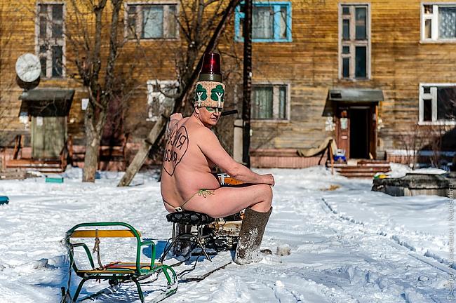 Viņscaron izģērbjas kur grib... Autors: Pankeris Dīvainis no Arkhangelsk!
