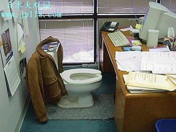  Autors: Fosilija Prikoli darba vietā,ofisā.