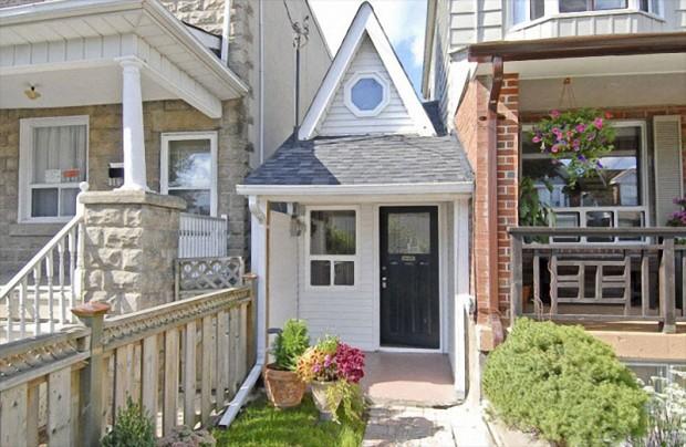 Pati mazākā māja Toronto... Autors: kapeika 9 pašas mazākās mājas pasaulē.