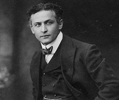 Harry HoudiniViņscaron... Autors: fosilijs Tagad slavenības, agrāk bezpajumtnieki