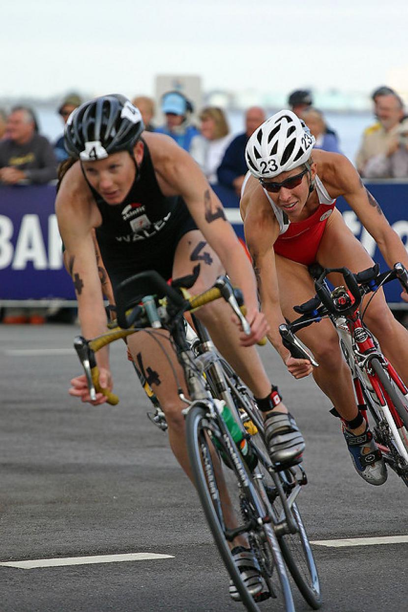  Autors: mukaca Kas ir triatlons ?