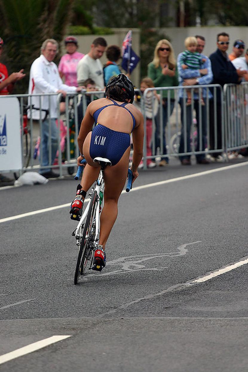  Autors: mukaca Kas ir triatlons ?