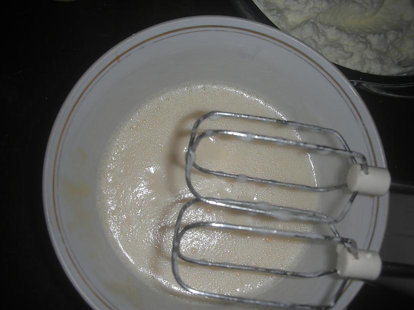 Sakūltos olu baltumus un... Autors: Fosilija Kā uztaisīt saldējumu! Primitīvi!