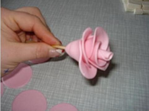 Var arī paliekt rozi kā griba Autors: arnoldins22 Ideāla dāvana, roze no konfektēm
