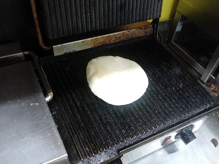 Uzsildam maizīti grila Autors: dainis1900 Maza Kebaba pagatavošana!