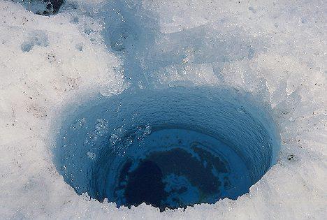 Iekriscaronana ledainā ūdenī... Autors: Mūsdienu domātājs Kā izdzīvot, kad nevar izdzīvot?