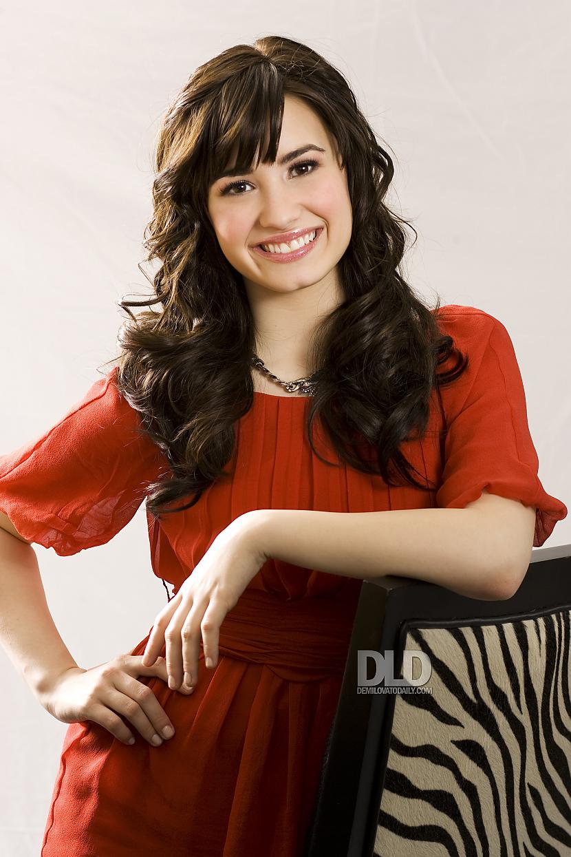 2009 Autors: Doolittle The evolution of: Demi Lovato.