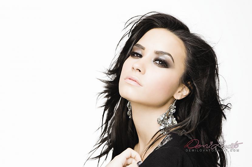 2009 Autors: Doolittle The evolution of: Demi Lovato.