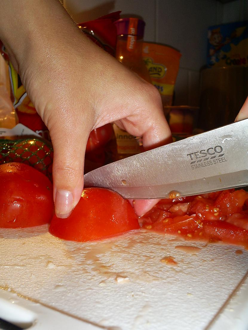 tomatus nomazgajamsagriezam... Autors: crafthunter Vistas fileja ar sampinjoniem un salats "Kupinats tomats"