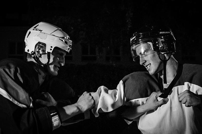  Autors: Galla Kas notiek, kad hokejistu pamodina no vasaras miega...
