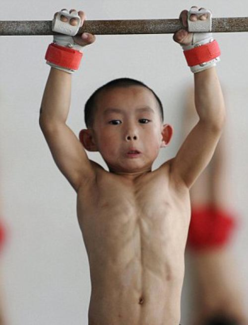  Autors: Mūsdienu domātājs Ķīnas jaunatnes smagie treniņi