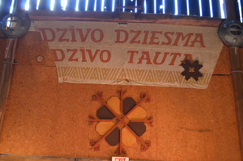 Liels uzrakst uz izstades... Autors: B Rabbit Vecaka Liiviete pasaule.