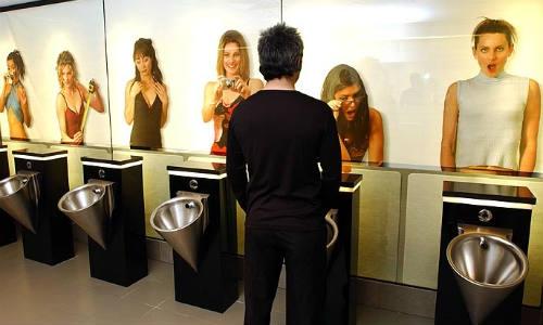  Autors: iFamous Trakas toletes.