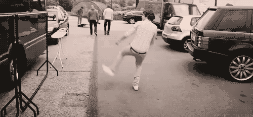 tā tu izej vai domās tā izejno... Autors: iloveharrystyles One Direction gifi ikdienā 3