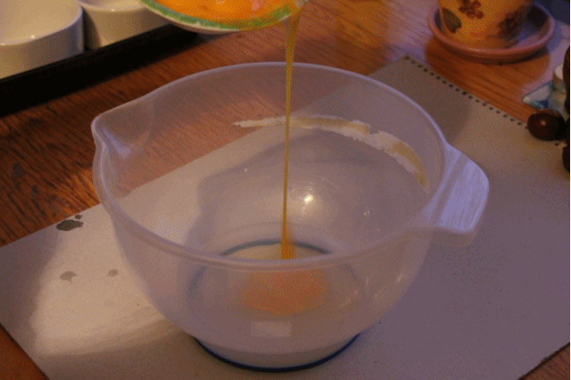 tātad  atdala olu dzeltenumus... Autors: pinkice Crème Brûlée. Recepte ar gifiem
