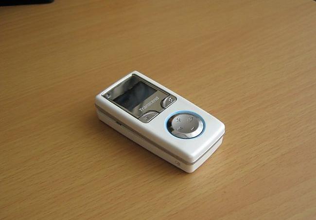 scaronis būs mans MP3... Autors: iFamous DIY bezvadu austiņas ar iebūvētu MP3.